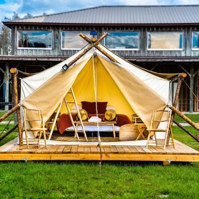 a group of lawn chairs sitting on top of a building